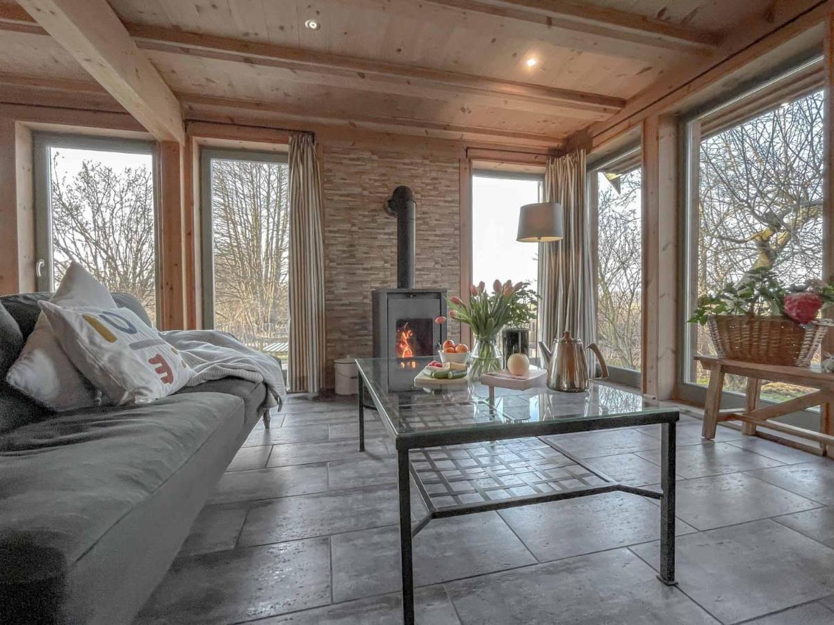 Traumhaff Kuestenchalets - Einzigartige Chalets An Der Ostsee. Ganz Aus Laerchenholz Mit Kamin Und Sauna Vogelsang-Warsin ภายนอก รูปภาพ