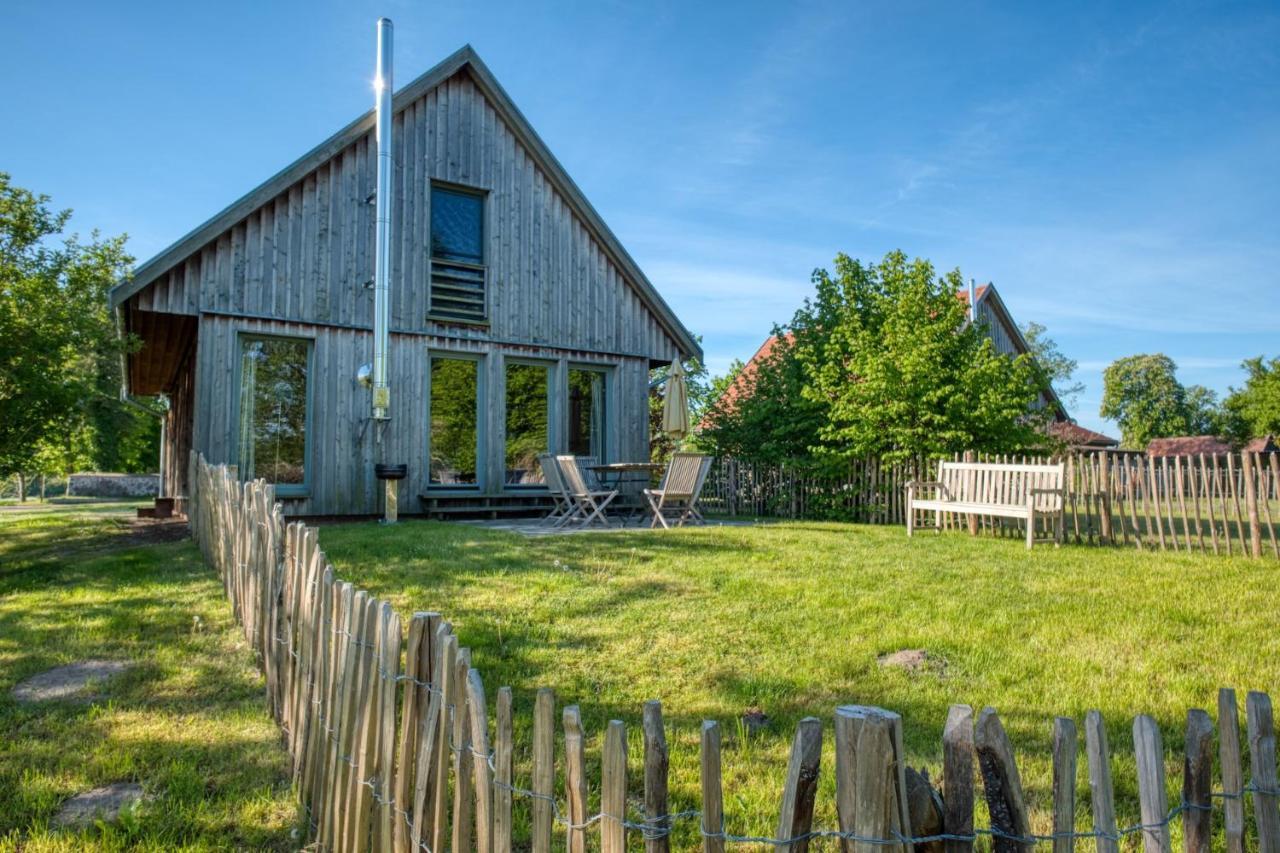 Traumhaff Kuestenchalets - Einzigartige Chalets An Der Ostsee. Ganz Aus Laerchenholz Mit Kamin Und Sauna Vogelsang-Warsin ภายนอก รูปภาพ