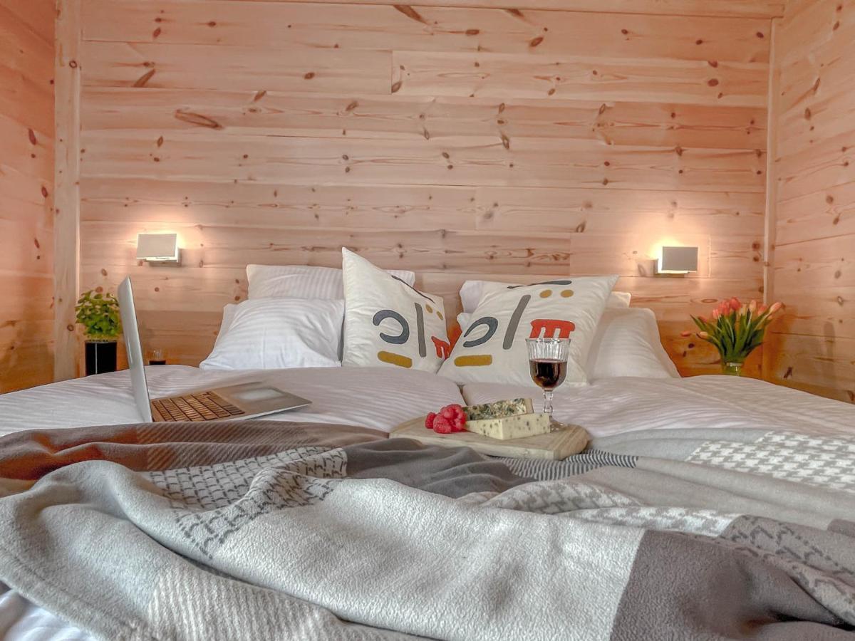 Traumhaff Kuestenchalets - Einzigartige Chalets An Der Ostsee. Ganz Aus Laerchenholz Mit Kamin Und Sauna Vogelsang-Warsin ภายนอก รูปภาพ